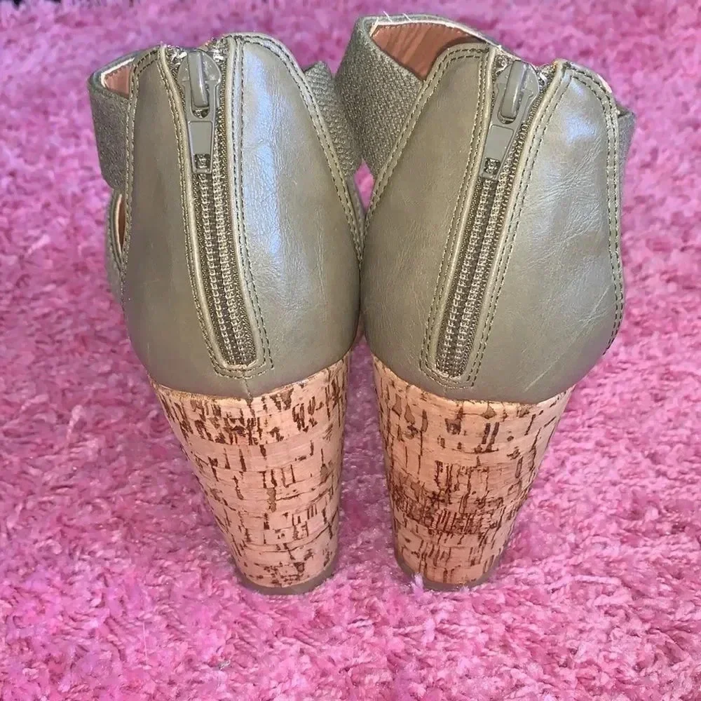 NY & Co Green Espadrille Wedges